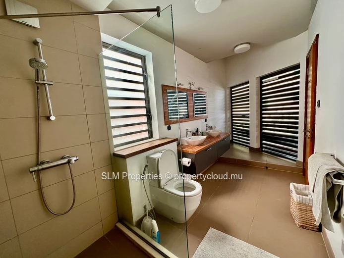 Mon Choisy - En vente -Villa de 4 chambres avec piscine dans un complexe sécurisé