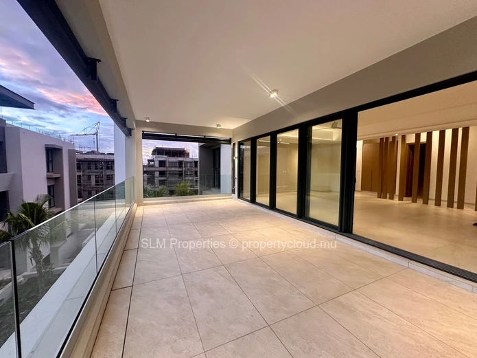 Brand new , luxurious 3 bedroom apartment in Mon Choisy
