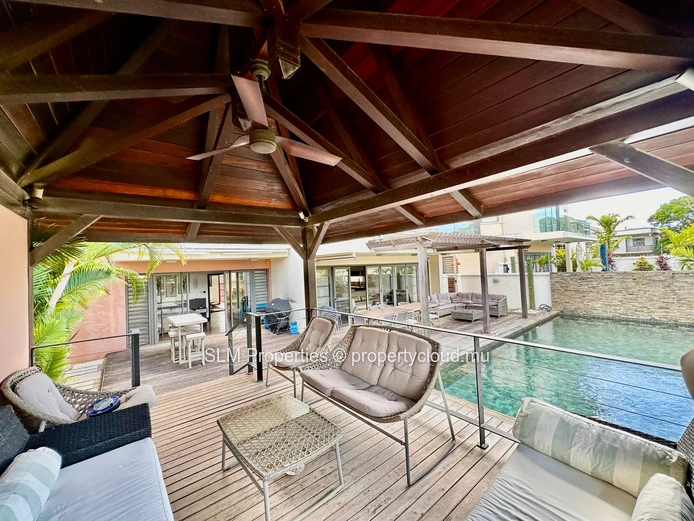 Mon Choisy - En vente -Villa de 4 chambres avec piscine dans un complexe sécurisé