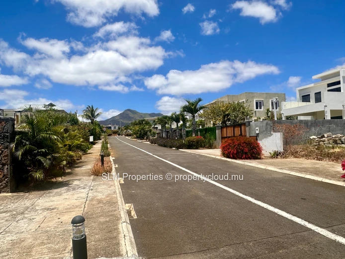 Modern 3 bedroom house for sale in Bambou