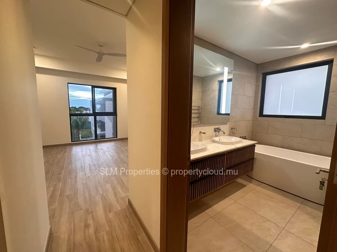 Brand new , luxurious 3 bedroom apartment in Mon Choisy
