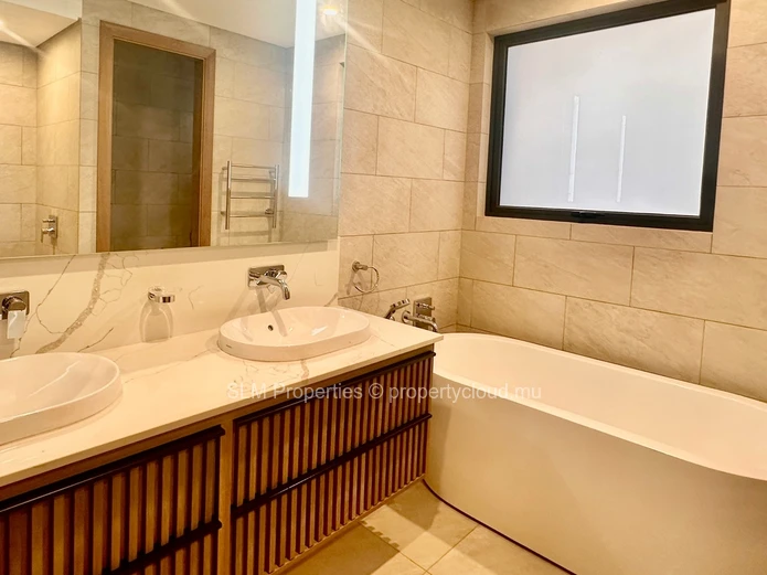 Brand new , luxurious 3 bedroom apartment in Mon Choisy
